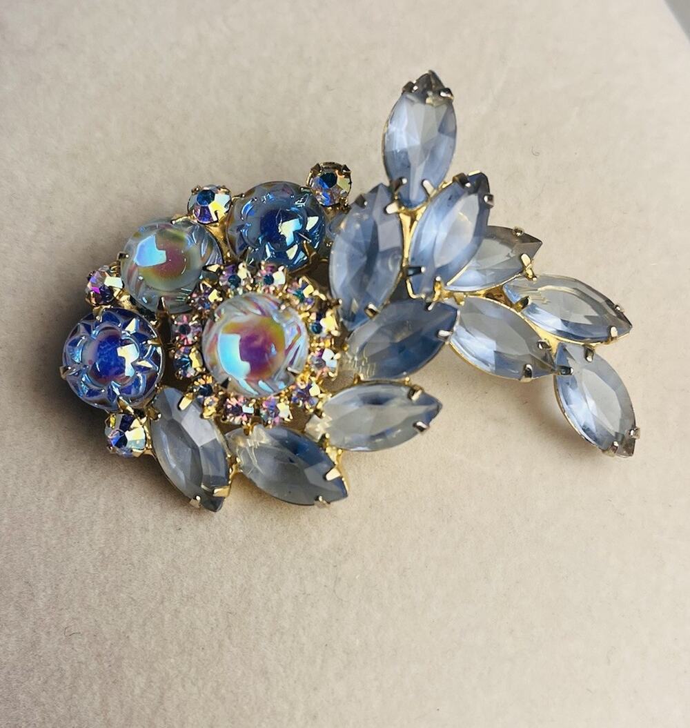 Juliana D&E Aurora Borealis Swirl Brooch Color Change Blue Rhinestone Pin Vtg